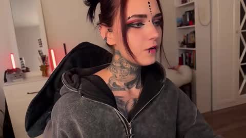   DianaBrite            fansl y online show from 11/09/25, 11:41