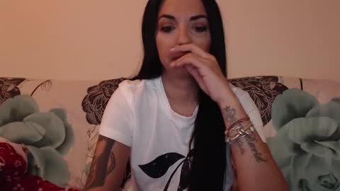 Snapshot of riri_mojo_92 chatting on 11/28/25, 11:07 riri_mojo_92 online show from 11/28/25, 11:07