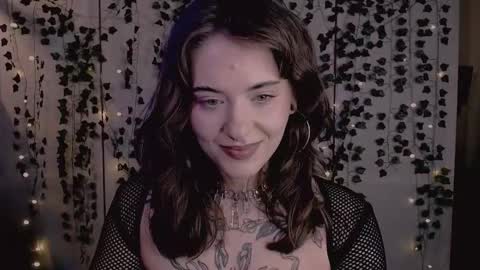 risha_laass online show from 11/14/25, 08:51