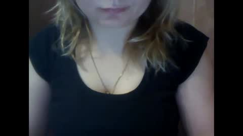 Snapshot of riveramaureen chatting on 12/15/24, 01:54 RiveraMaureen online show from 12/15/24, 01:54