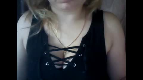 Snapshot of riveramaureen chatting on 02/17/25, 12:48 RiveraMaureen online show from 02/17/25, 12:48