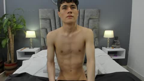 Snapshot of roan_birkin chatting on 02/04/25, 10:34 Roan Birkin online show from 02/04/25, 10:34