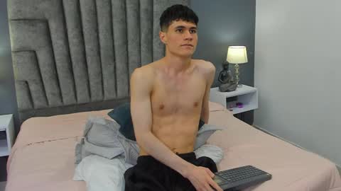 Snapshot of roan_birkin chatting on 02/13/25, 01:29 Roan Birkin online show from 02/13/25, 01:29