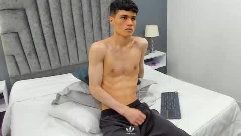 Snapshot of roan_birkin chatting on 02/15/25, 10:21 Roan Birkin online show from 02/15/25, 10:21