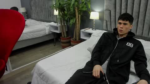 Snapshot of roan_birkin chatting on 02/17/25, 01:47 Roan Birkin online show from 02/17/25, 01:47