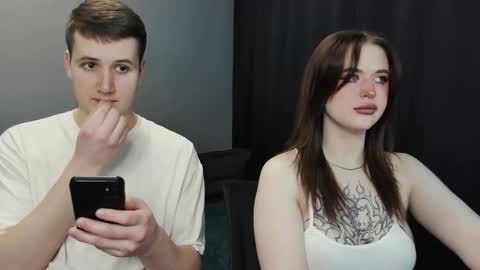 Snapshot of robert_lisa chatting on 02/17/25, 10:47 Lisa and Robert i am online all days 900 am GMT3 online show from 02/17/25, 10:47