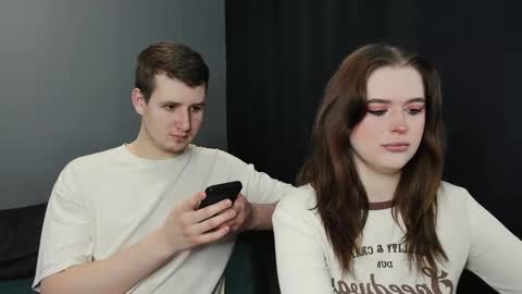 Snapshot of robert_lisa chatting on 03/11/25, 10:40 Lisa and Robert i am online all days 900 am GMT3 online show from 03/11/25, 10:40