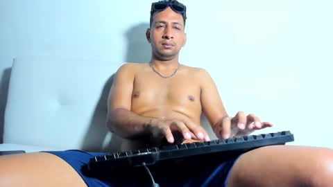 Snapshot of robin_sexx1 chatting on 11/30/25, 10:03 robin_sexx1 online show from 11/30/25, 10:03