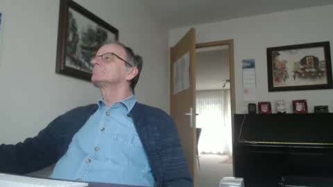 Snapshot of roboter0233 chatting on 02/07/25, 02:26 roboter0233 online show from 02/07/25, 02:26