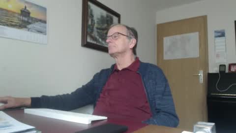 Snapshot of roboter0233 chatting on 02/10/25, 01:33 roboter0233 online show from 02/10/25, 01:33