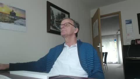 Snapshot of roboter0233 chatting on 02/17/25, 02:04 roboter0233 online show from 02/17/25, 02:04