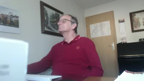 Snapshot of roboter0233 chatting on 10/11/25, 02:04 roboter0233 online show from 10/11/25, 02:04