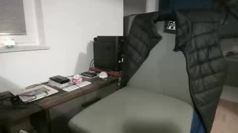 rolandloser1000 online show from 10/18/25, 05:46