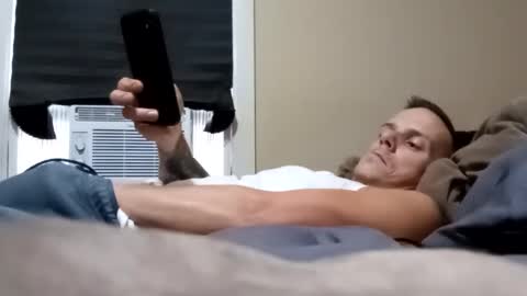 Snapshot of rollinhard2525 chatting on 11/08/25, 04:29 rollinhard2525 online show from 11/08/25, 04:29