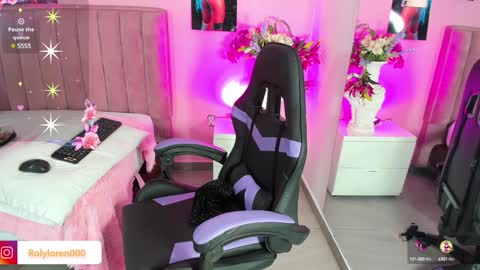 Snapshot of rolyloren chatting on 12/03/24, 12:49 Marcela online show from 12/03/24, 12:49