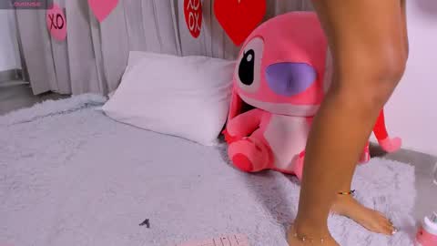 Snapshot of rolyloren chatting on 03/01/25, 05:16 Marcela online show from 03/01/25, 05:16