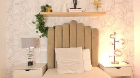 Snapshot of roma_love_ chatting on 12/19/24, 01:07 online show from 12/19/24, 01:07