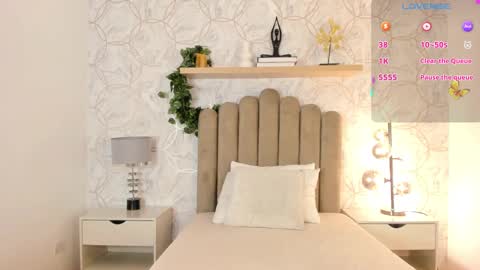 Snapshot of roma_love_ chatting on 01/04/25, 11:33 online show from 01/04/25, 11:33