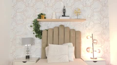 Snapshot of roma_love_ chatting on 01/13/25, 12:02 online show from 01/13/25, 12:02