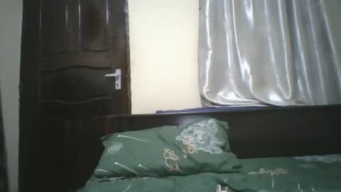 Snapshot of romantic2u4 chatting on 01/16/25, 06:56 Emma online show from 01/16/25, 06:56