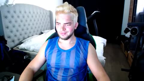 romantic_twunk online show from 10/25/25, 04:31