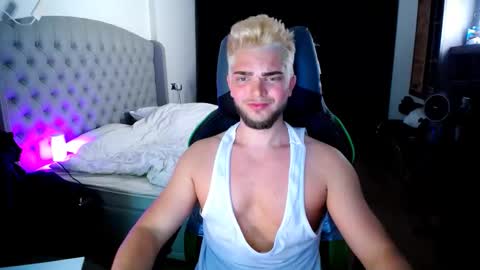 romantic_twunk online show from 10/25/25, 04:35