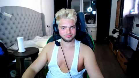 romantic_twunk online show from 10/27/25, 06:12