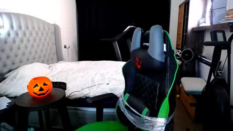 romantic_twunk online show from 10/29/25, 02:14