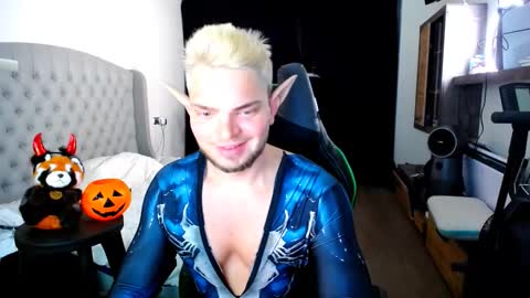 romantic_twunk online show from 10/31/25, 05:19