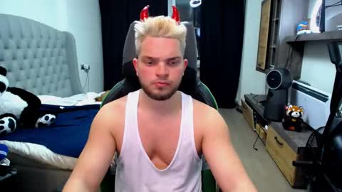 romantic_twunk online show from 11/05/25, 05:02