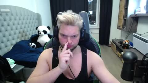 romantic_twunk online show from 11/17/25, 08:14