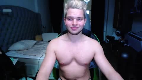 romantic_twunk online show from 11/18/25, 06:34