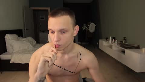 Romeo online show from 02/28/25, 01:15