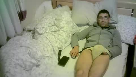 Snapshot of romson998181 chatting on 09/19/25, 10:10 romson998181 online show from 09/19/25, 10:10