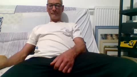 Snapshot of ronbig8inch chatting on 10/28/25, 05:48 ronbig8inch online show from 10/28/25, 05:48