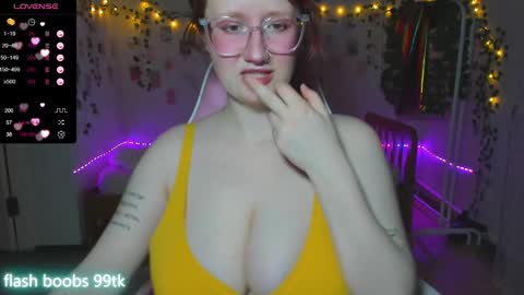 Snapshot of roniya_v chatting on 03/05/25, 06:45 Spicy lady Kristy online show from 03/05/25, 06:45