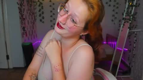 Snapshot of roniya_v chatting on 09/20/25, 12:50 Spicy lady Kristy online show from 09/20/25, 12:50