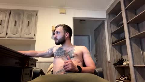 Snapshot of roofguy11 chatting on 01/10/25, 06:28 roofguy11 online show from 01/10/25, 06:28