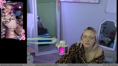 Snapshot of ropekittenn chatting on 12/24/24, 01:38 Ropekittenn online show from 12/24/24, 01:38