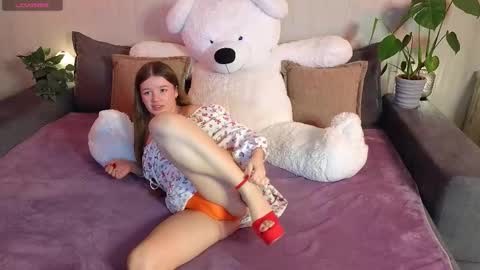 roraline_lov online show from 11/10/25, 06:40