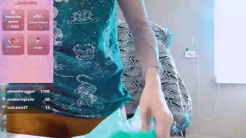 Snapshot of rosa843850 chatting on 11/14/25, 12:04 rosa843850 online show from 11/14/25, 12:04