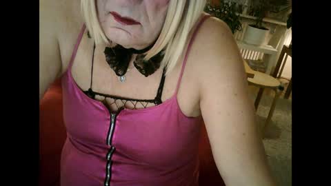 Snapshot of rosa_teevee chatting on 01/26/25, 09:29 Tina online show from 01/26/25, 09:29