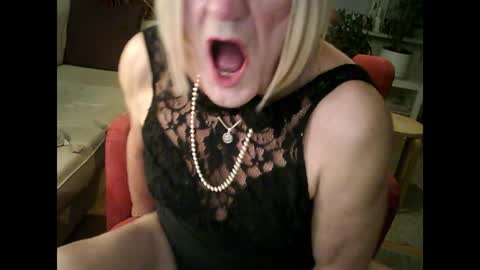 Snapshot of rosa_teevee chatting on 02/04/25, 01:02 Tina online show from 02/04/25, 01:02