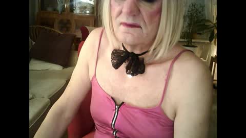 Snapshot of rosa_teevee chatting on 02/08/25, 09:57 Tina online show from 02/08/25, 09:57