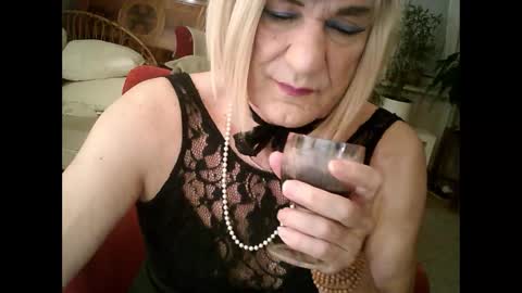 Snapshot of rosa_teevee chatting on 03/04/25, 07:11 Tina online show from 03/04/25, 07:11