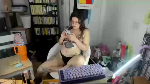 rose257044 online show from 10/11/25, 06:39