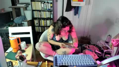 rose257044 online show from 10/28/25, 10:34