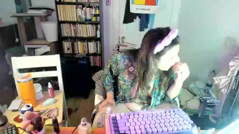 rose257044 online show from 11/02/25, 04:42