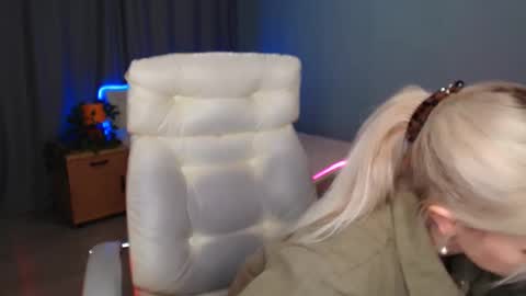 Snapshot of rose__shine chatting on 12/23/24, 10:53 rose shine online show from 12/23/24, 10:53