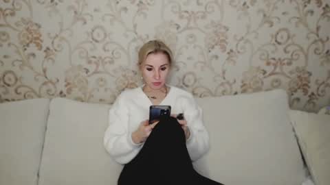 Snapshot of rose__shine chatting on 12/24/24, 10:11 rose shine online show from 12/24/24, 10:11